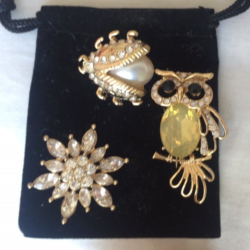 ALI KHAN COLLECTION - SET OF 3 BEAUTIFUL BROOCHES, NEW